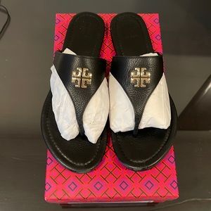 Tory Burch Jolie Flat Thing Sandal in black tumbled leather - size 8.5